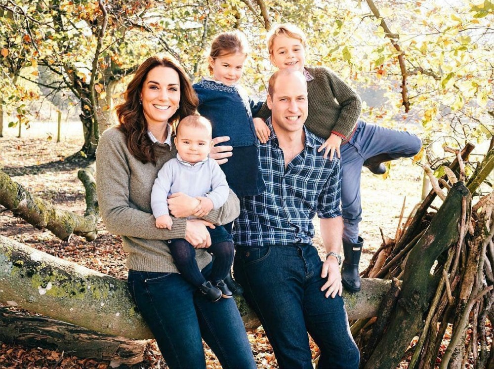 The Duke and Duchess of Cambridge and their three children; Prince George, Princess Charlotte and Prince Louis' 2018 Christmas Card ©Matt Porteous/Kensington Palace